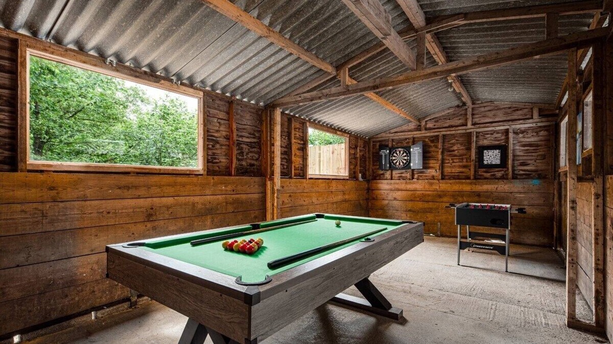 Stanton Drew Cottage | 8 bed villa. Hot tub, games rm. Nr Bath/Bristol