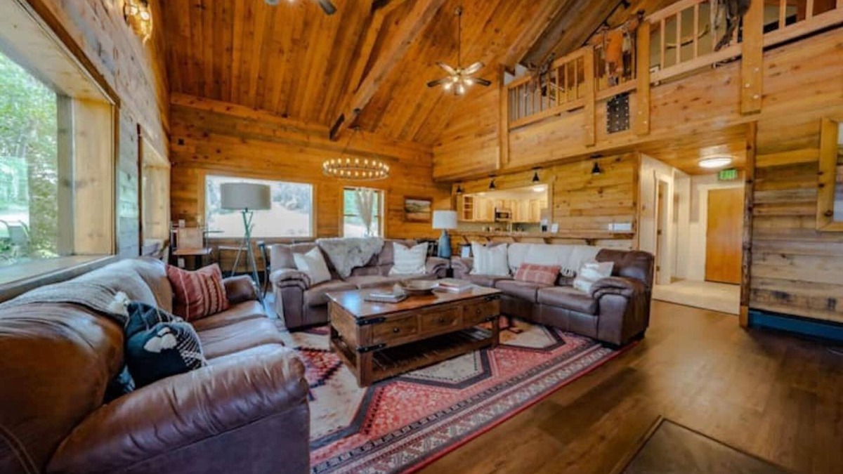 Clark Cabin | 8 bedroom, 10 bathroom (each room has its own private ensuite bathroom) lodge perfect for groups, weddings, family reunions