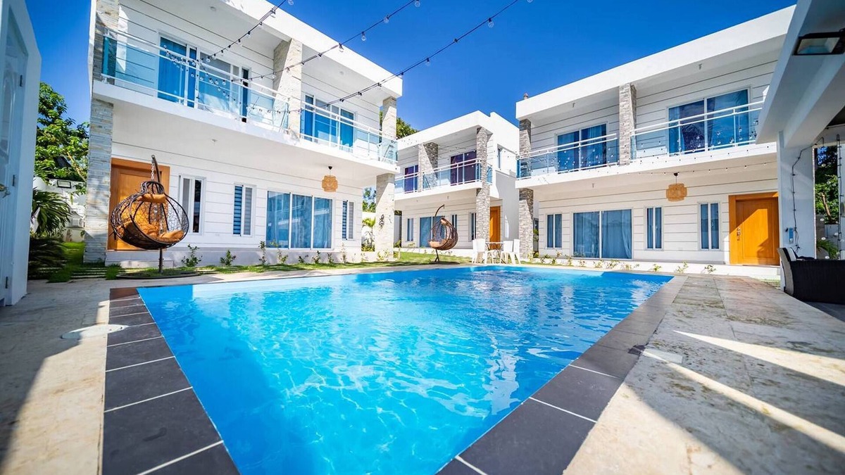 Urbanizacion Tavarez Villa | 8-bedroom bachelor party villa in Sosua, near beach & clubs!