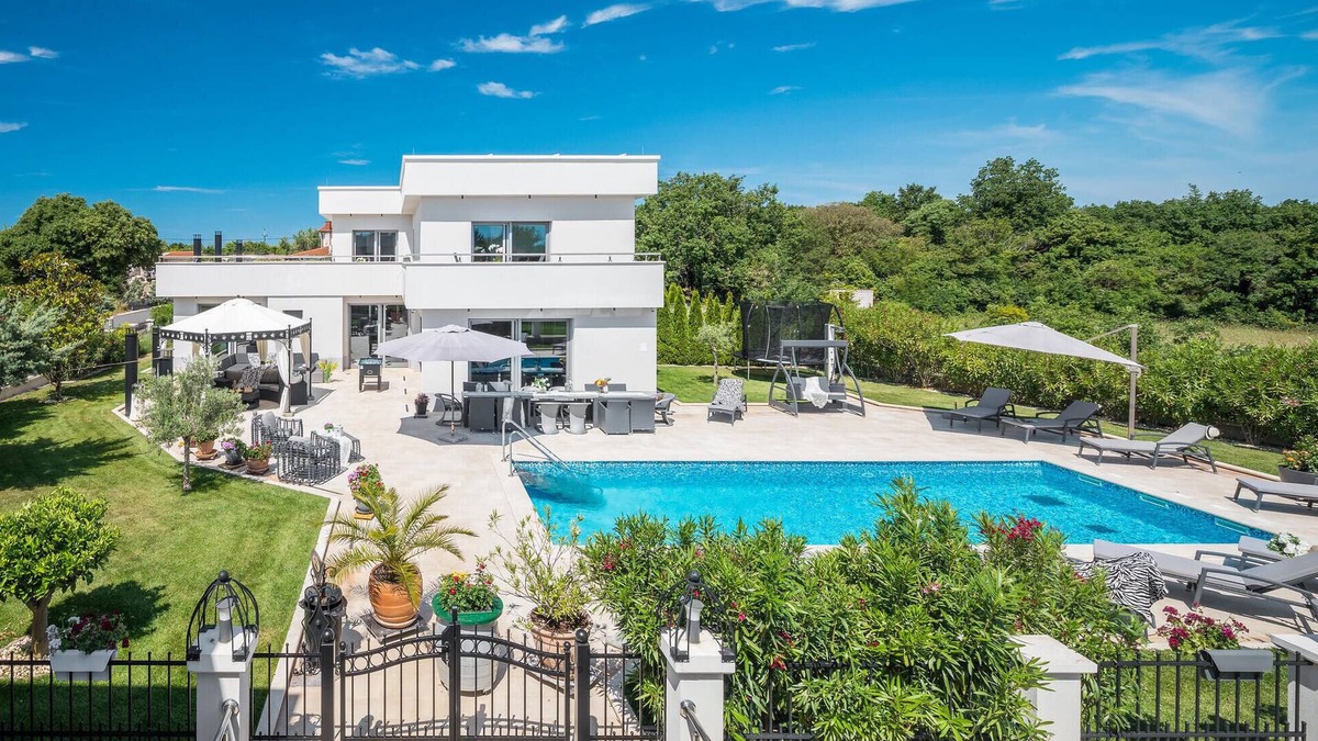 Liznjan House | 8 bedroom beautiful home in Liznjan