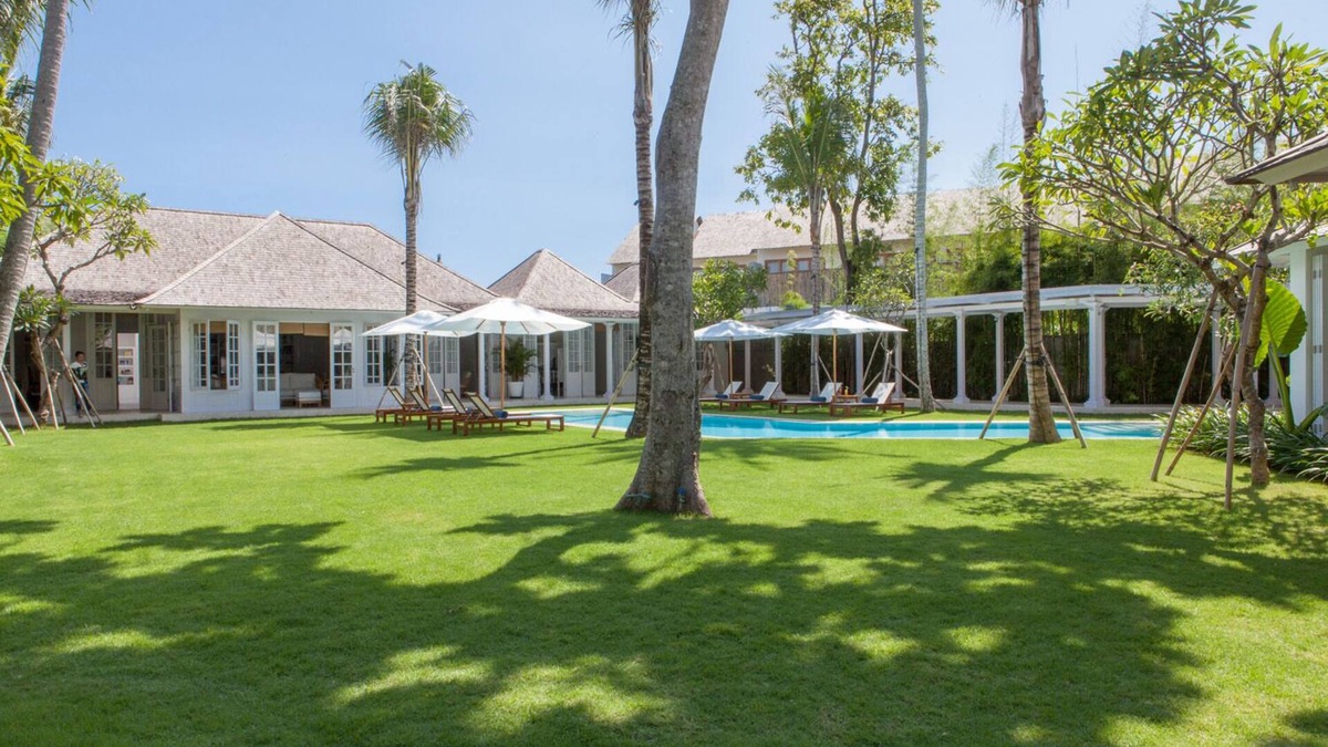 Petitenget Villa | 8 bedroom Carribean style villa on massive land