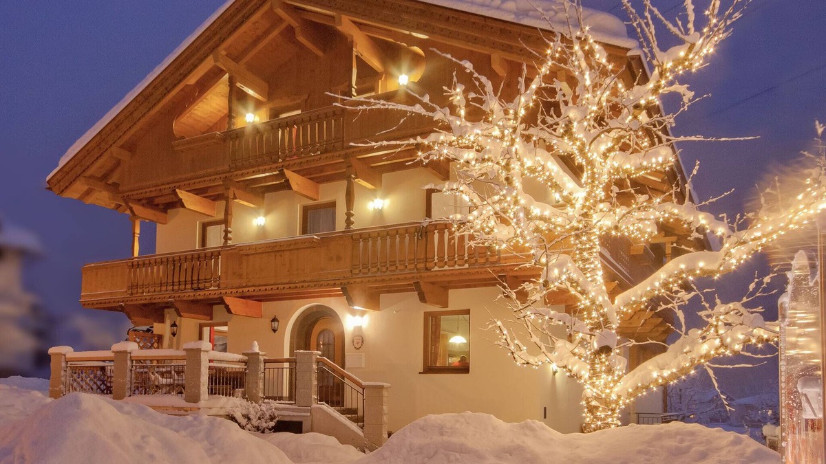 Mayrhofen House | 8 bedroom chalet with private SPA, directly at the ski lift in the center