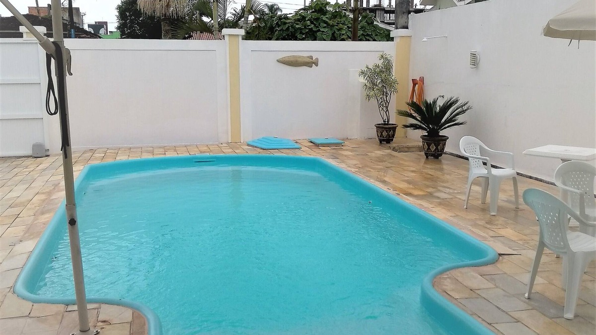 Guaratuba House | 8 BEDROOM HOUSE WITH CENTRAL SWIMMING POOL 400M FROM THE BEACH