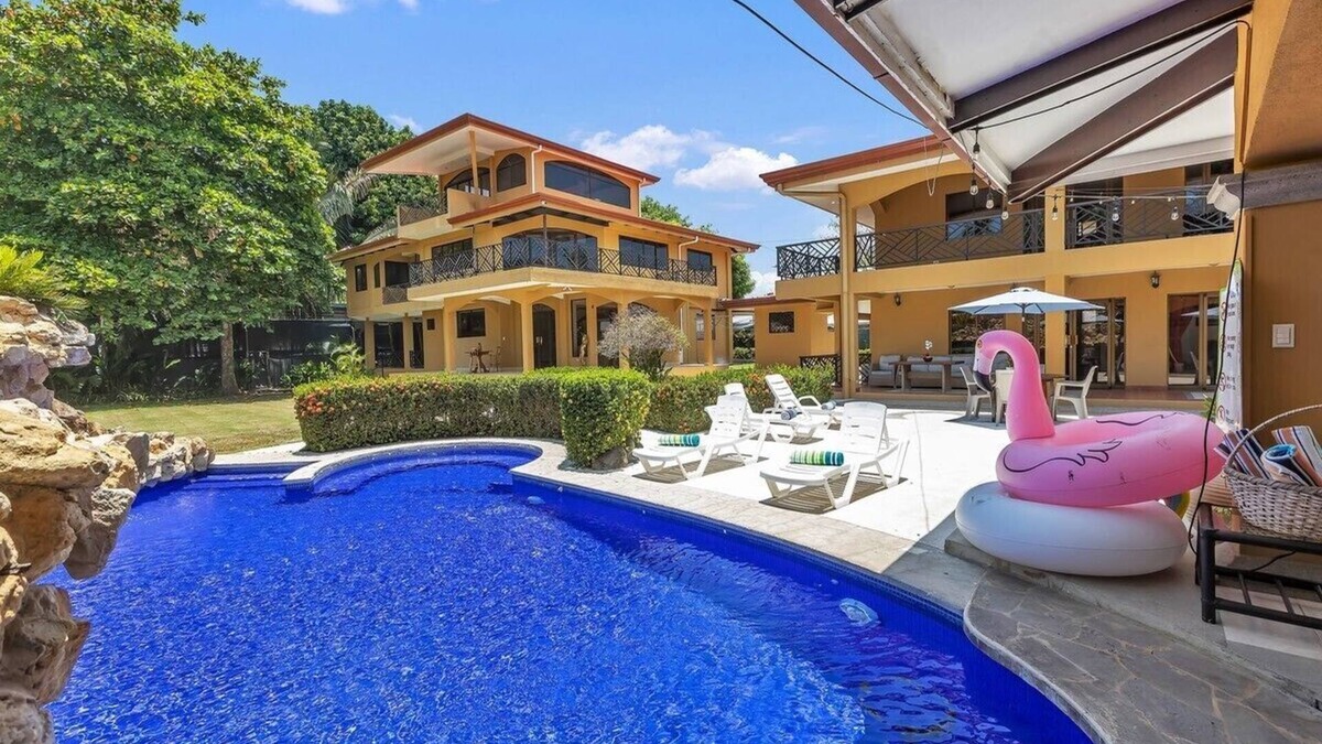 Jaco Villa | 8 Bedroom Private Party Complex BEST location- Walk to Cocal and Main St