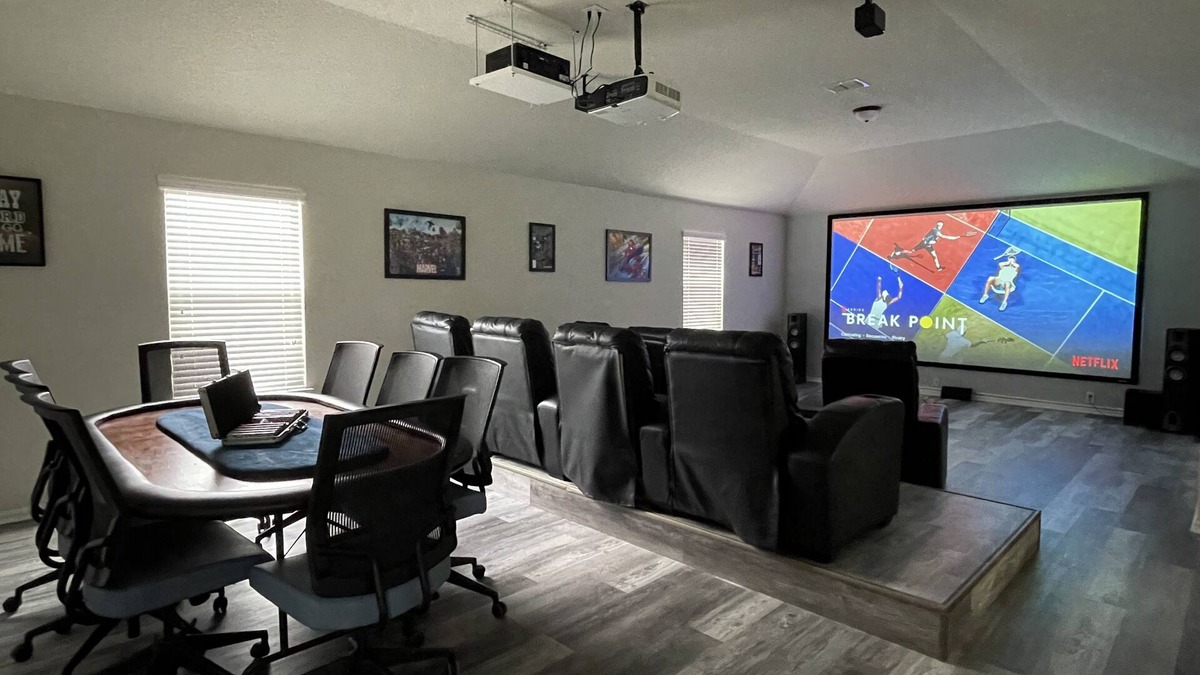 Wetmore House | 8 beds 4 kings 155” theater poker & pool table 2 Queen bed & full bath downstair