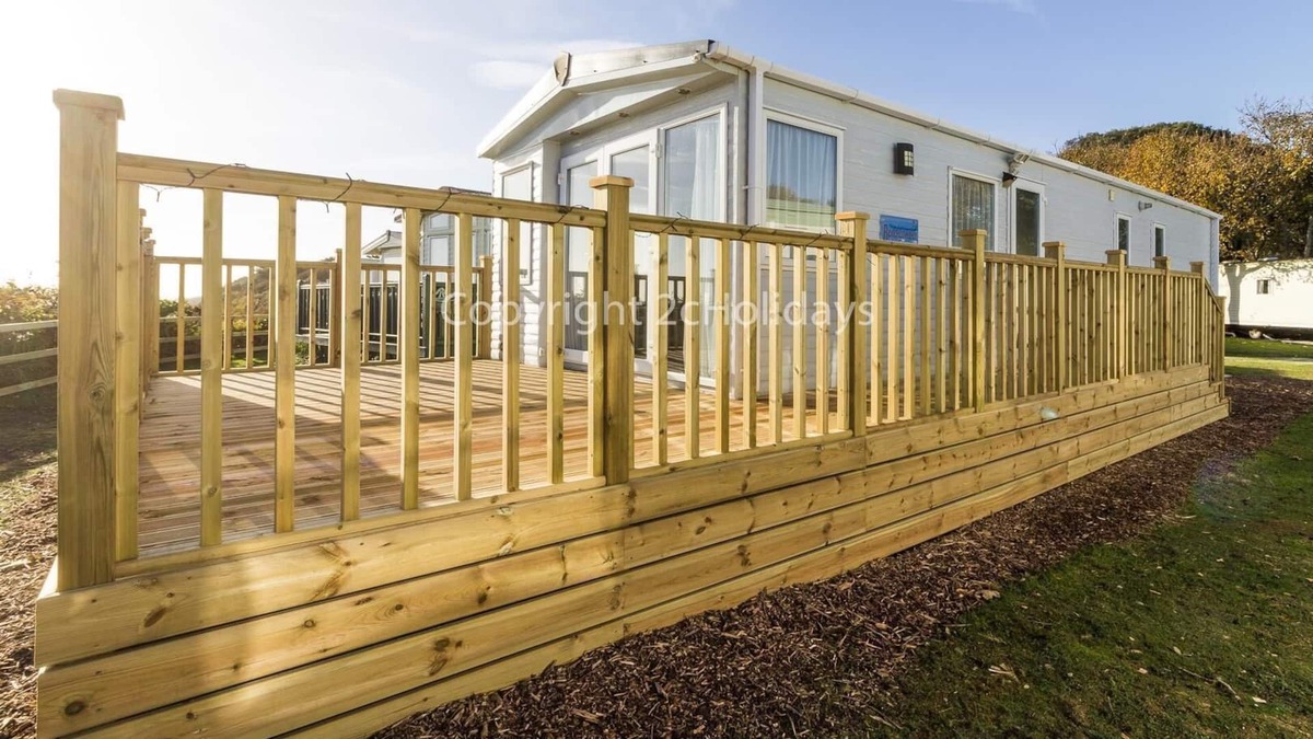 Corton House | 8 berth, dog friendly caravan with stunning sea views in Suffolk ref 32032AZ
