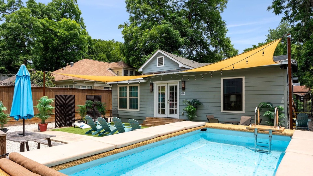 East Cesar Chavez House | 8 blocks from DT Austin Group Getaway with Pool