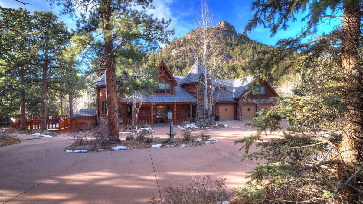 Estes Park Cabin | 8 BR/8b Luxury Mtn Lodge on Fall River, 8,500 sq ft living space, 2 1/2 Acres