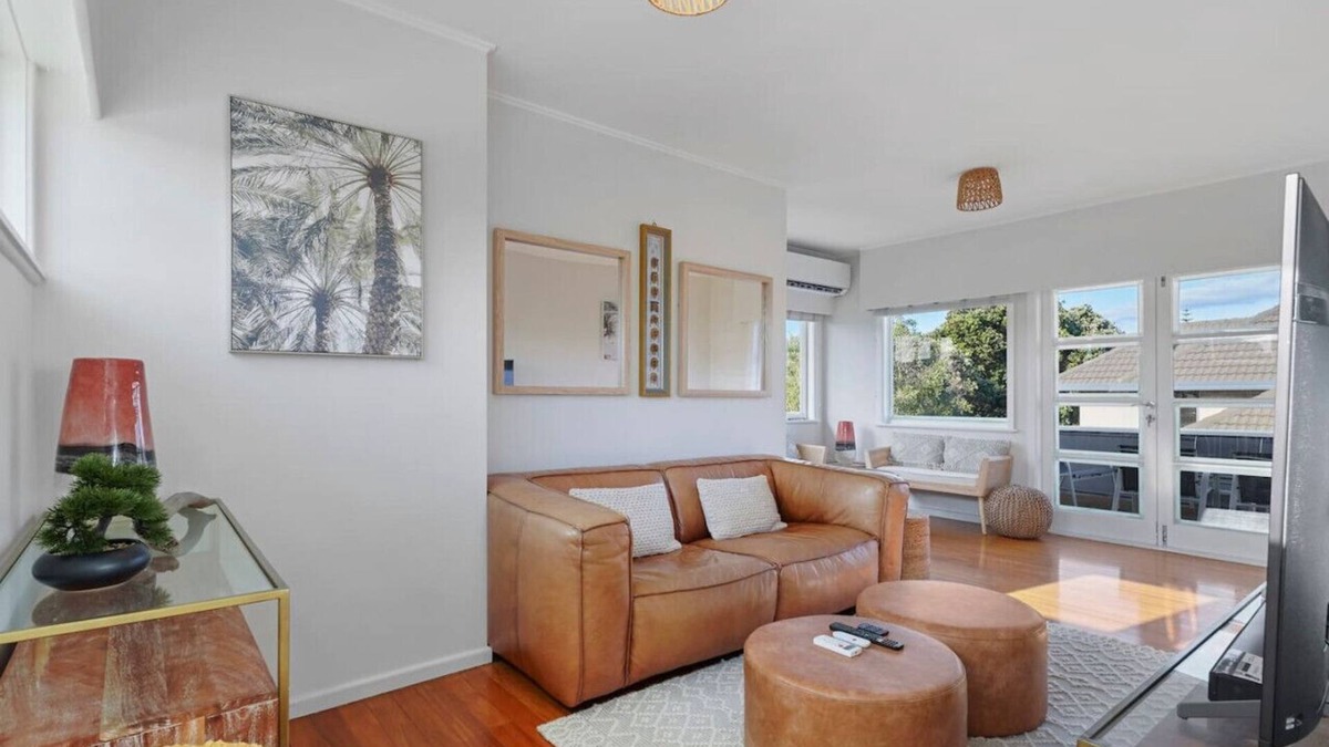 Eastern Beach House | 8 Eastern Beach Road, Eastern Beach, Auckland 2012