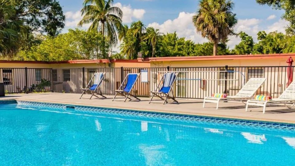 Edgewood Apartment | #8 Heated Pool, Large Yard, 1BR+sunroom/office