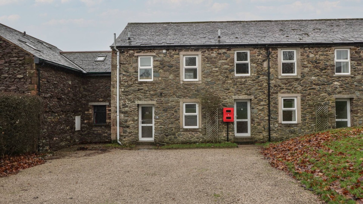 Penrith Cottage | 8 LITTLE MELL FELL, pet friendly, with a garden in Pooley Bridge