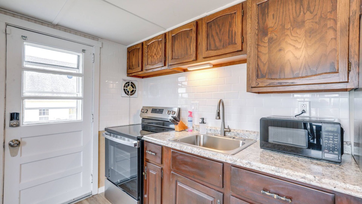 Surf City Apartment | 8 Mi Barnegat Lighthouse: Apt w/Balcony!