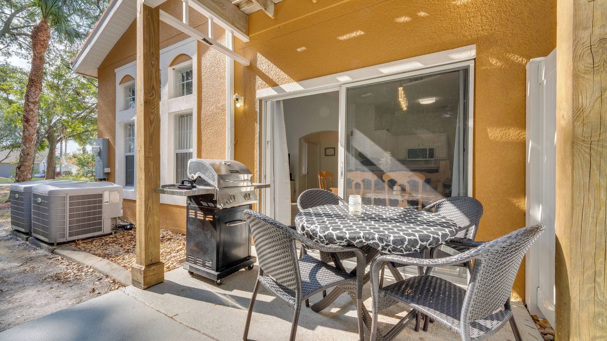 Crystal Cove House | 8 Mi to Disney World: Townhome w/Balcony & Patio!