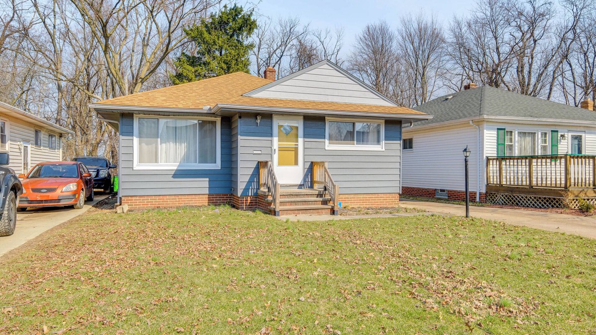 Garfield Heights House | 8 Mi to Dtwn Cleveland: Quiet Home w/Fenced Yard
