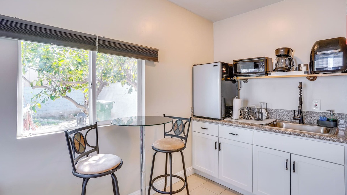 Harbor Apartment | 8 Mi to Junipero Beach: Convenient Studio!