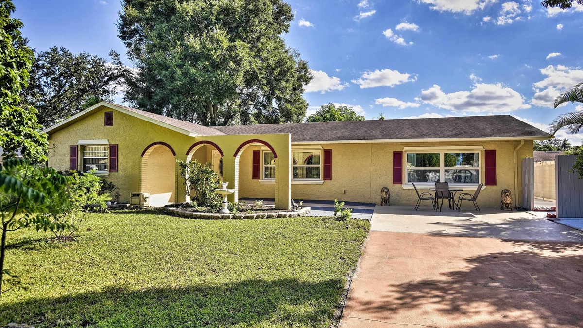 Pine Castle Apartment | 8 Mi to Universal: Orlando Studio w/Fire Pit!