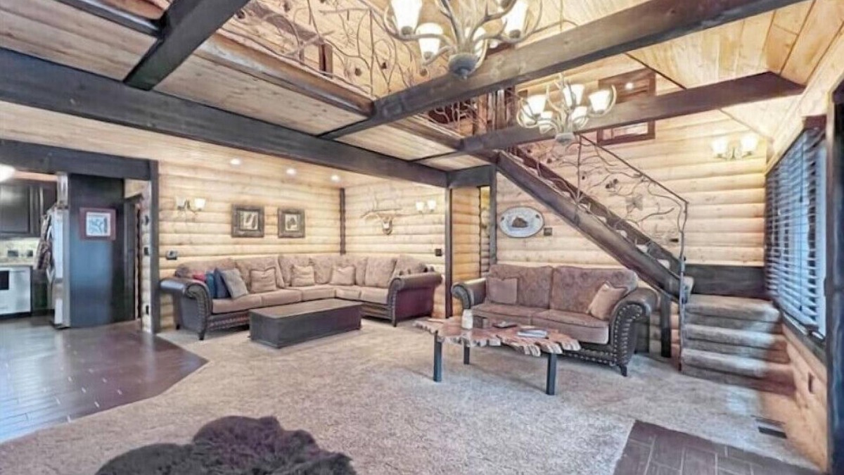 Wrightwood Cabin | 8 min walk to village,Cozy, heater,A.C, fireplace, 5 min drive to mountain high