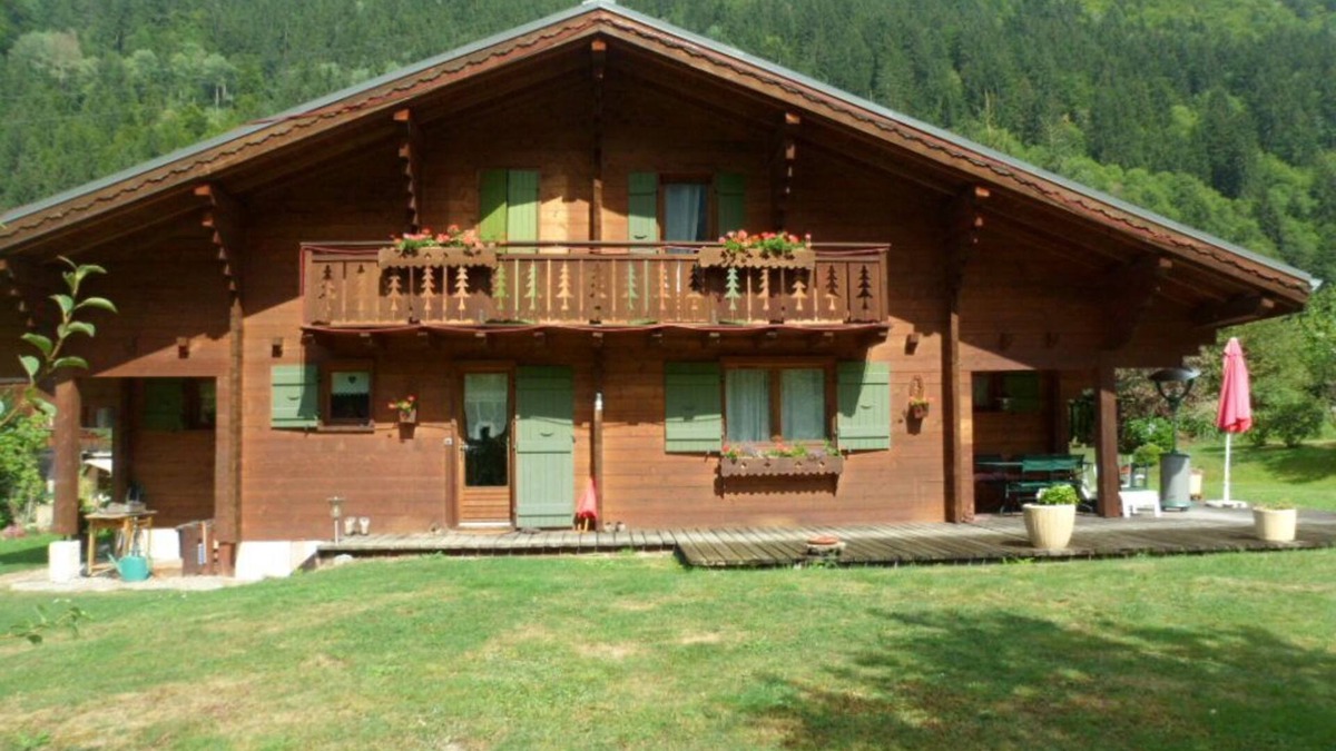 Saint-Gervais-les-Bains Ski Chalet | 8 people - 6 bedrooms - 250m2 + 3.000m2 garden - 8 mins from skiing - Montblanc view