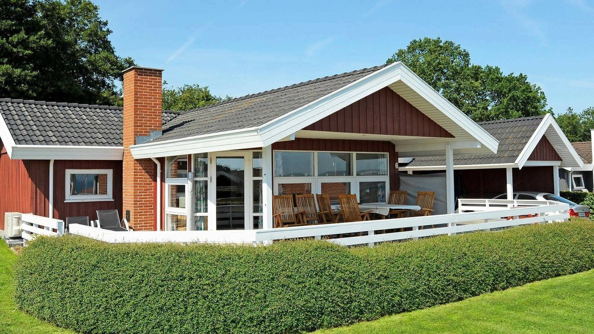 Grønninghoved Strand House | 8 person holiday home in Sjølund-By Traum