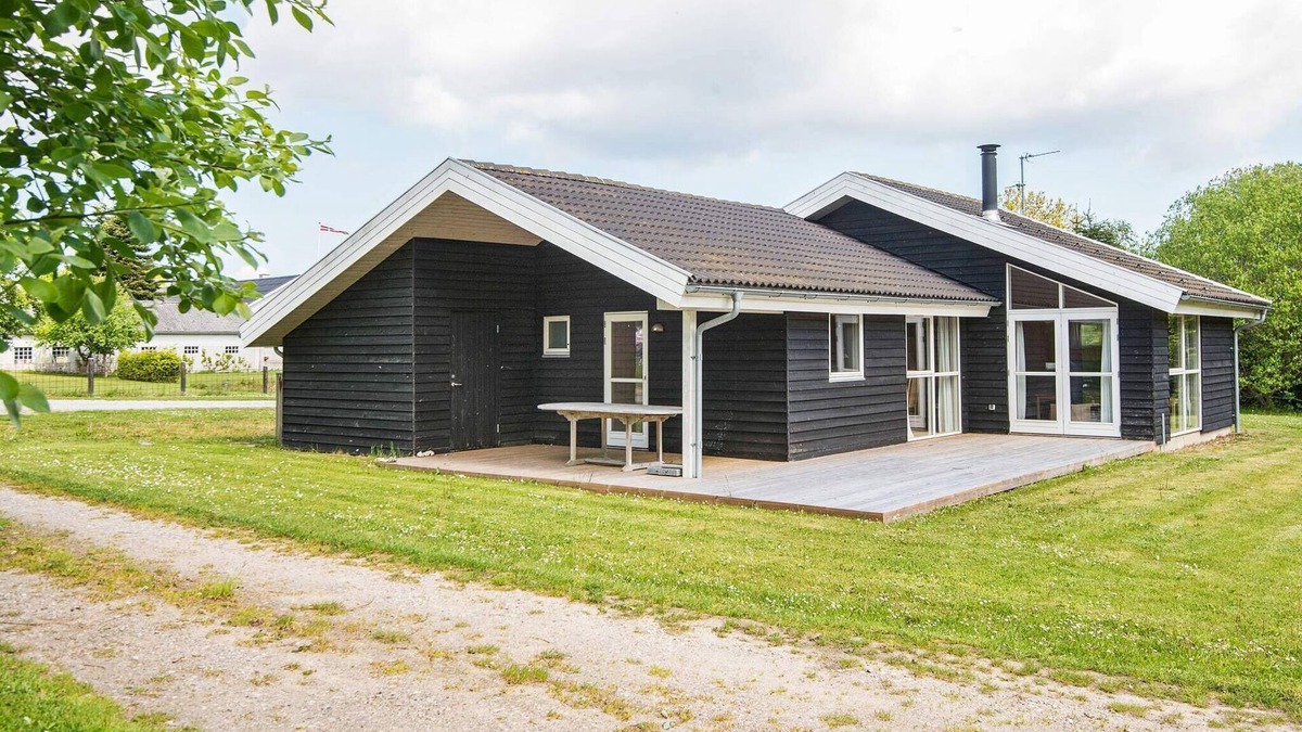 Mommark Strand House | 8 person holiday home in Sydals