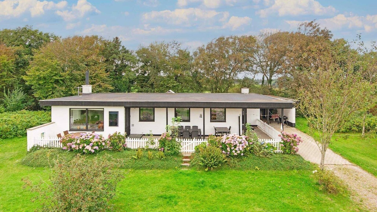 Remmer Strand House | 8 person holiday home in Struer