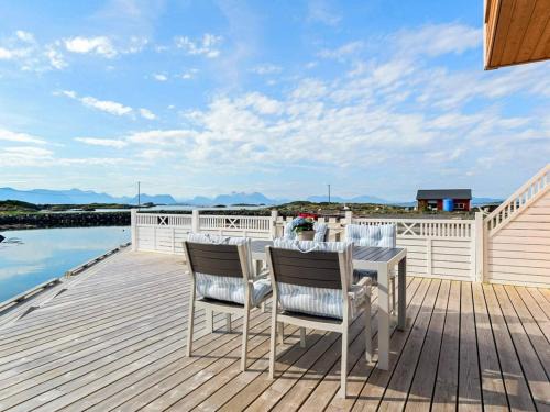 Sandoy House | 8 person holiday home in Sandøy