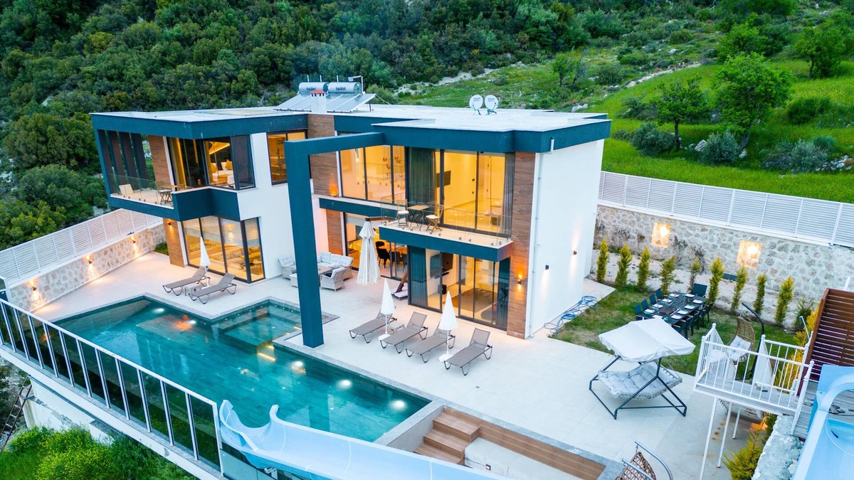 Sarıbelen Villa | 8 Person Villa With a Pool Slide