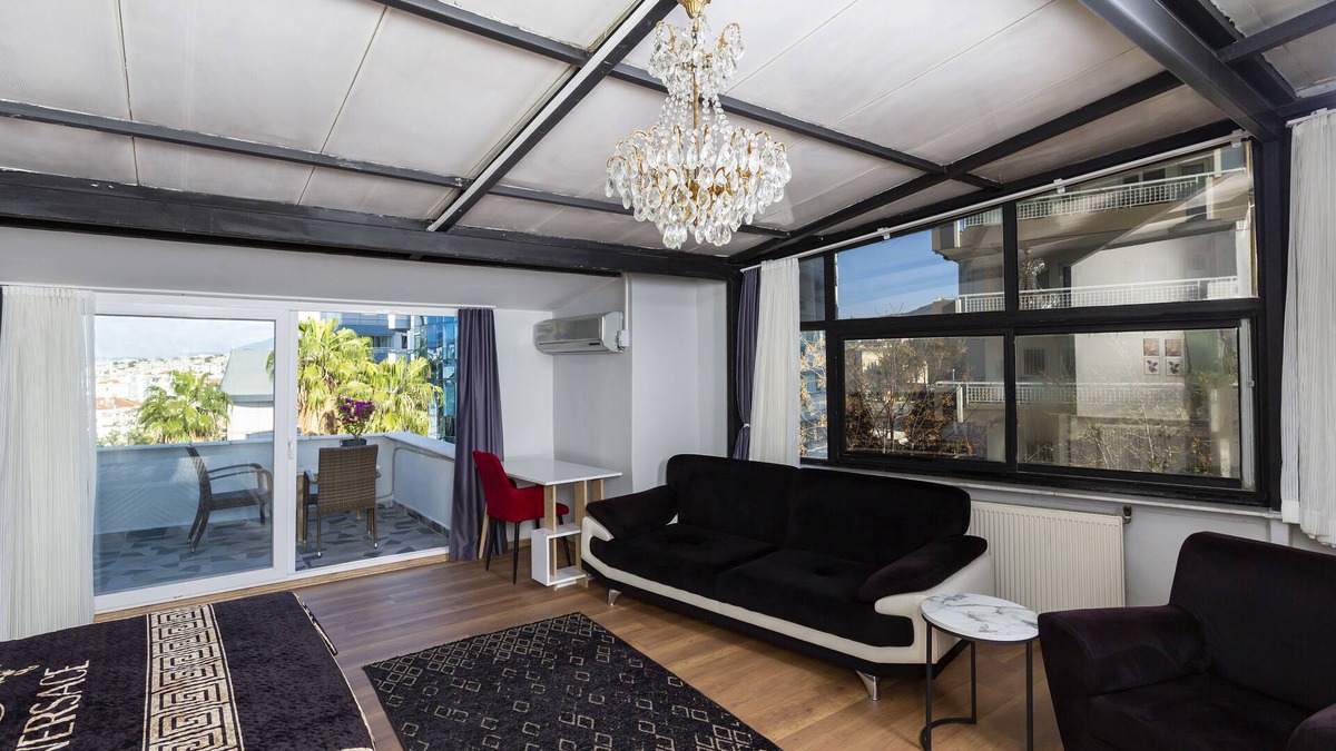 Balcova Apartment | 8 Rooms House