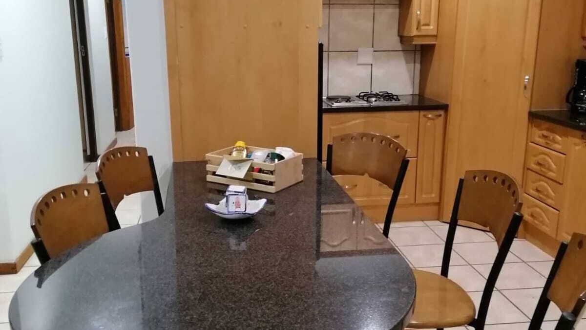 L'Agulhas House | 8 Sleeper self catering house