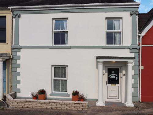 Llansteffan House | 8 Stratford Villas