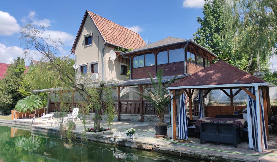 Szigetszentmiklos House | 80 m² House ∙ 2 bedrooms ∙ 4 guests