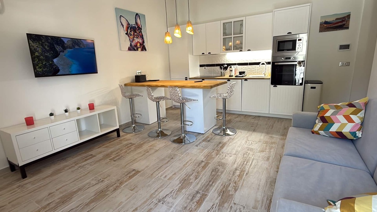 Retur Apartment | 800 m from the beach, modern apartment with terrace on ground floor