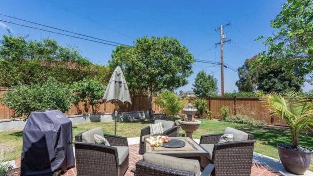 Kensington Cottage | 800 sq ft oasis in kensington