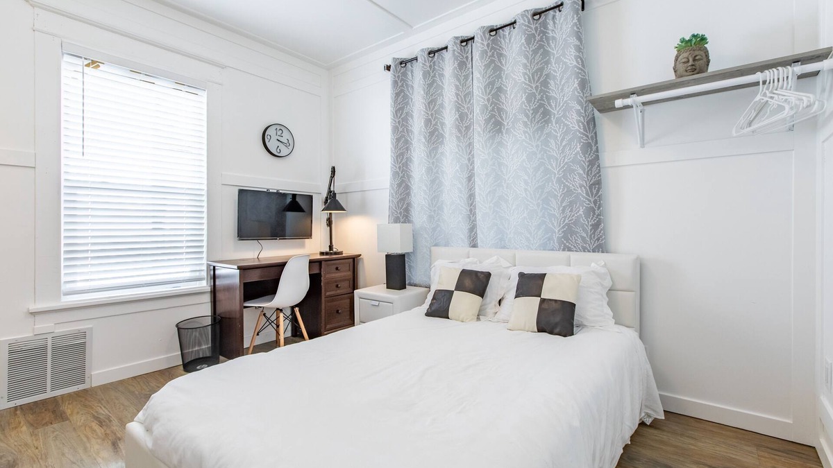 Kutzky Park Apartment | 8032-3 blocks to Mayo-SALE Cute Studio on Main Floor 8032