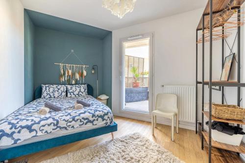 Bagnolet Apartment | 80sqm flat, terrasse and parking near Metro