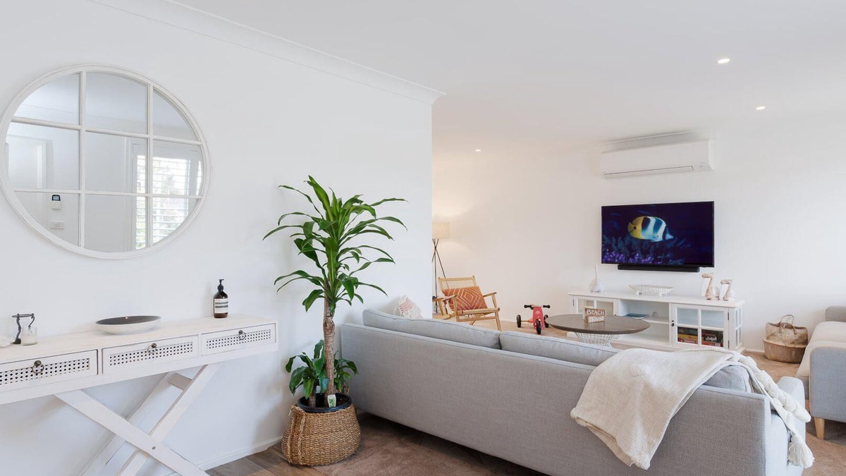 Shoal Bay House | 81 Horace St - Wifi, Pool and air conditioning