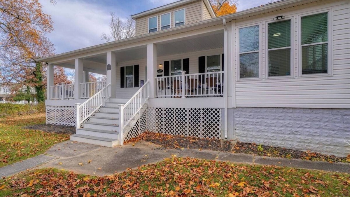 Baltimore Apartment | 81) Ideal for larger groups!
