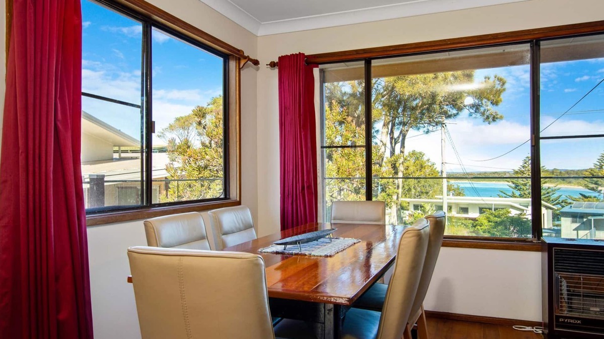 Mossy Point House | 82 Annetts Parade, Mossy Point
