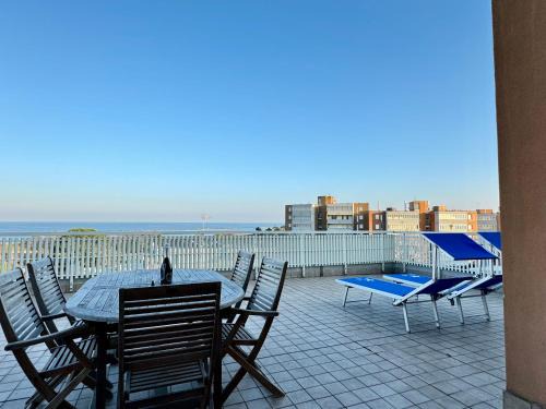 Lido Adriano Apartment | 82, Attico Leonardo