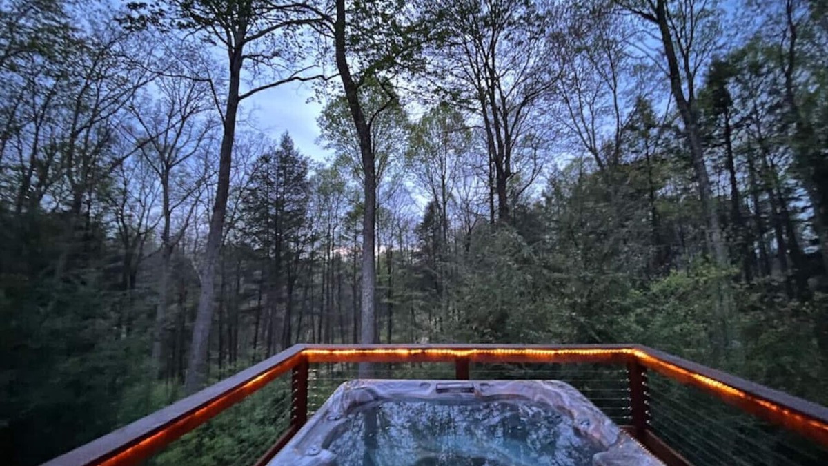 Hico Cabin | 83 Acres | Cabin Hot-tub+FirePit+Orchard ~NR Gorge