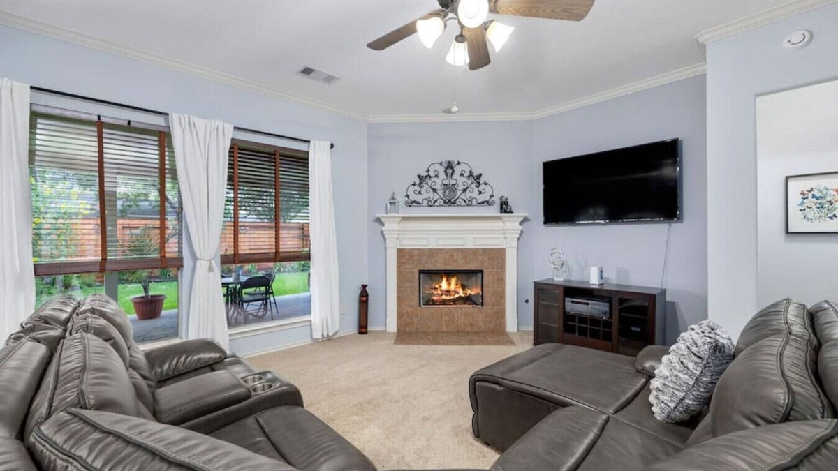Houston Apartment | 8338 Whisper Point Drive