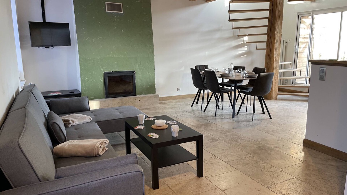 Saint-Fargeau House | 85 m2 town house with south-facing terrace and garden