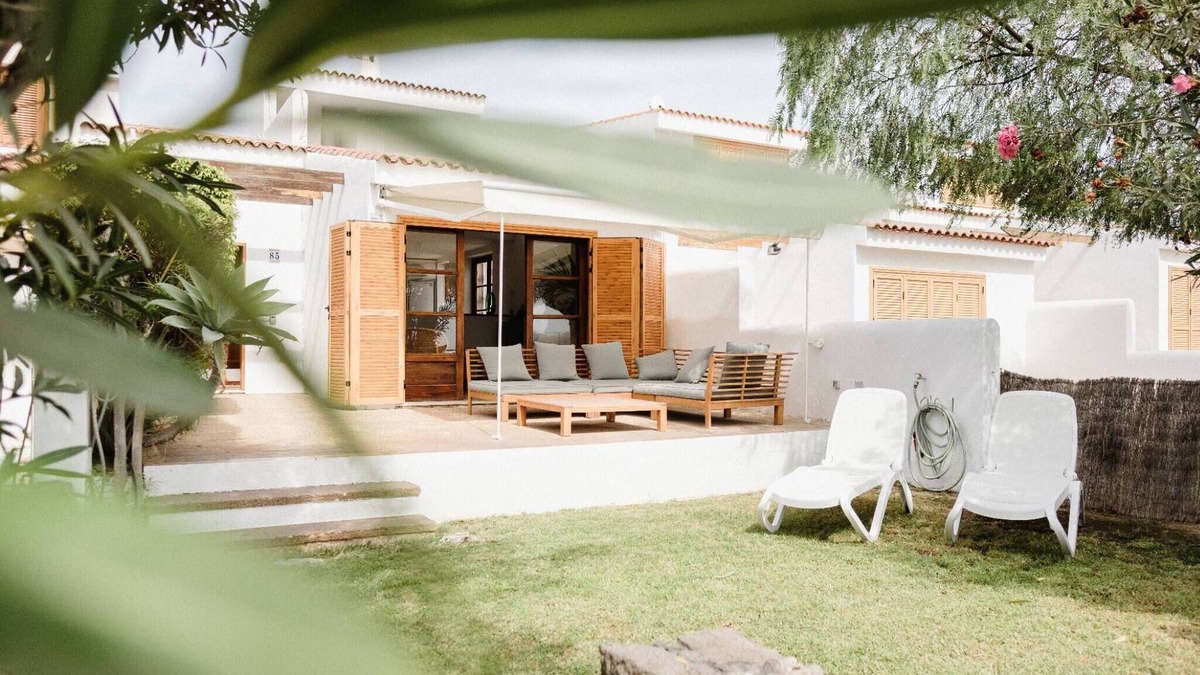 San Miguel de Abona Ski Chalet | 85 Seafront, golf, swimming pool