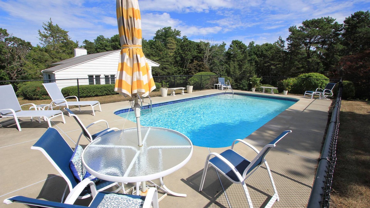 East Sandwich House | 86 Spring Hill - Private Pool, pet-friendly!