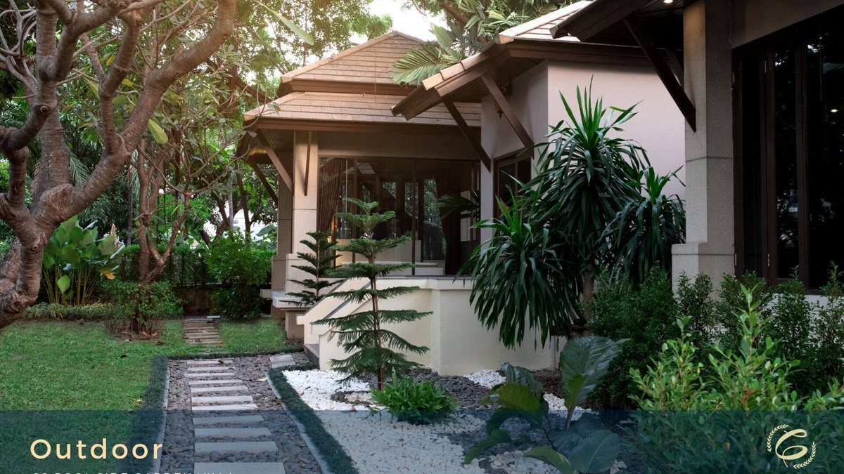 Khlong Tan Nuea Villa | 88 pool side garden villa