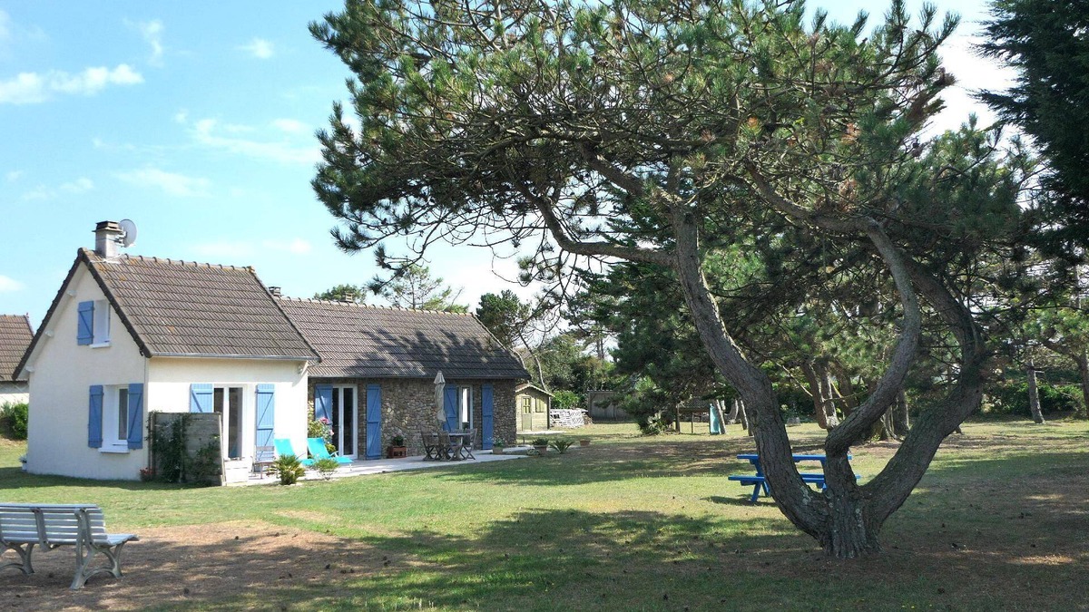 Anneville-sur-Mer House | 8883" holiday home near the beach