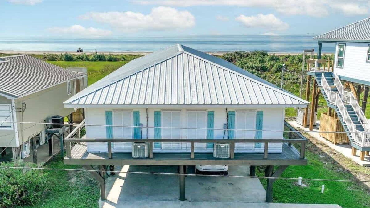 Grand Isle House | 8BR Beachfront w/ Huge Deck | Walk to Sand + Kayak