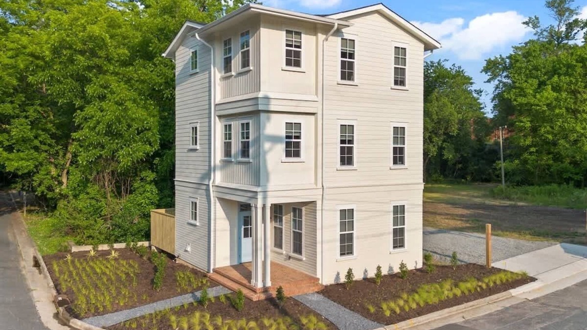 Durham House | 8BR Urban Retreat w/Deck, Near Downtown Durham