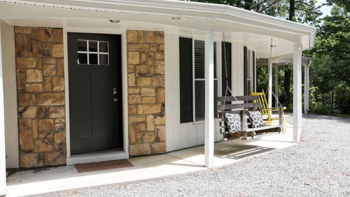 Court House House | 8Days a Week by Buffalo Mountain Getaway