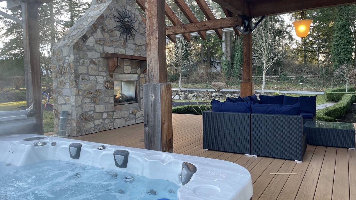 Surrey House | 9 bdrm home, sleeps 26 w/hot tub/gym/theatre/bar